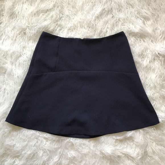 4/$25 Vince Camuto Crepe Flare Skirt‎ in Navy - Picture 1 of 4